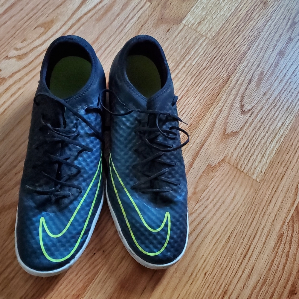 Soccer cleats